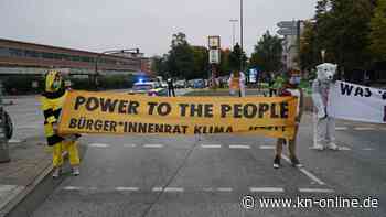 Autofahrer fährt auf Gruppe von Klimaaktivisten zu – ein Verletzter