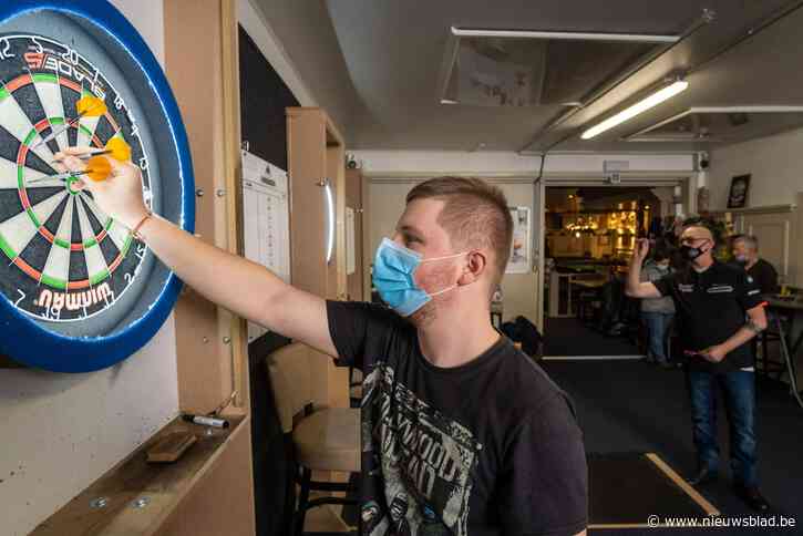 We mogen weer darten en biljarten in de kroeg: “Het is veel plezanter om op café te trainen dan thuis voor den hond”