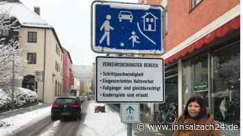 „Das würde kein Kind überleben“: Schnellfahrer und Falschparker lassen in Mühldorf Emotionen hochgehen