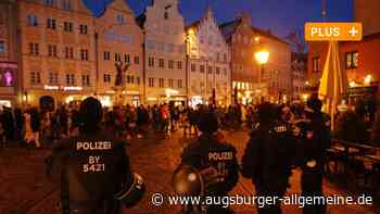 Corona-Spaziergänge: Stadt und Polizei bekommen ein Problem