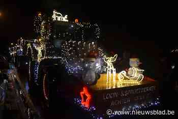 Eerste optocht met feeëriek verlichte tractoren meteen gigantisch succes