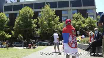 Djokovic-Eltern bei Protest: Ganze Welt wird Wahrheit hören
