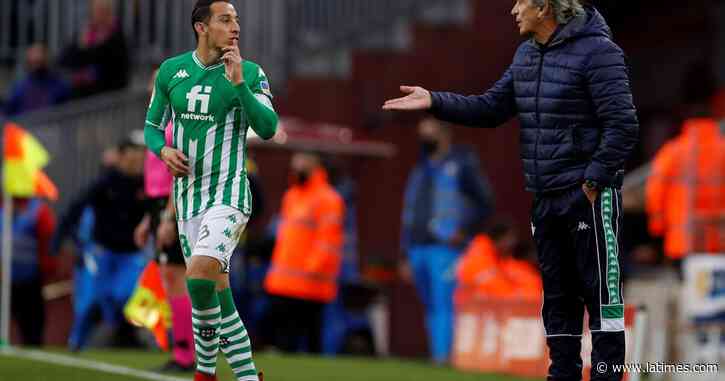 Guardado supera a Hugo Sánchez: el mexicano con más partidos en Europa - Los Angeles Times