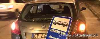 Auto colpita da un cartello stradale a Monza: «Mio figlio di 7 anni non si è fatto niente per miracolo» - Il Cittadino di Monza e Brianza