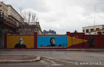 Covid: Scritte no vax su facciata cinema-teatro Bari - Ansa