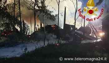 FORLI': Incendio nella notte, in fiamme un capannone agricolo | FOTO - teleromagna24.it