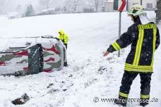 Suzuki überschlägt sich - Straße gesperrt - Freie Presse