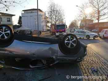 Incidente a Dalmine, un’auto si ribalta lungo via Betelli - Corriere Bergamo - Corriere della Sera