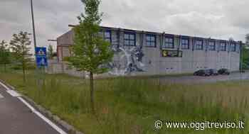 Oderzo, scritte No Vax sopra il muro del PalaMasotti - Oggi Treviso