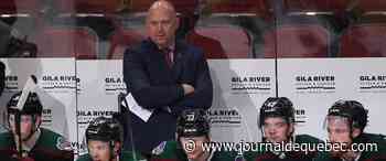 André Tourigny et Gabriel Landeskog sur le protocole