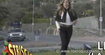 Striscia la Notizia, opera d'arte? Questa roba in pieno centro a La Spezia, cittadini sconvolti: fate molta attenzione - Liberoquotidiano.it