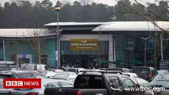 Beaconsfield: Man has chunk of nose bitten off at service station - BBC News