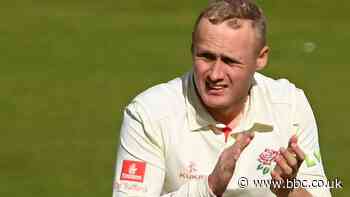 Matt Parkinson: Lancashire spinner signs new deal until 2023