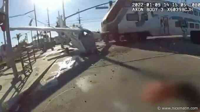 Un avion de tourisme s'écrase sur une voie ferrée à Los Angeles, le pilote sauvé in extremis avant le passage d'un train
