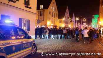 Corona-Spaziergang: 270 Menschen ziehen am Samstag durch Aichach - Augsburger Allgemeine