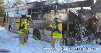 Straßensperrung dauert an: Brennender Bus auf der Von-Coels-Straße
