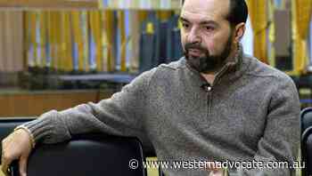 Kremlin critic Shenderovich flees Russia - Western Advocate