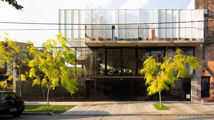 Estudio Mola completes block of elevated row houses in Buenos Aires