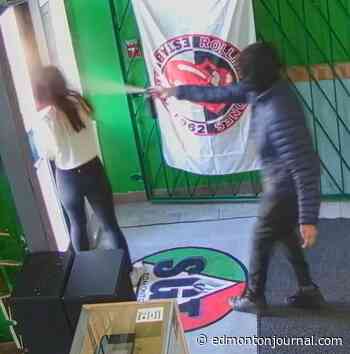 Edmonton police seek four suspects in vape shop robbery