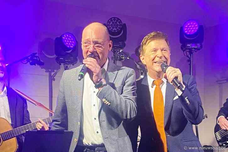 Jo Vally en schepen De Valck brengen hommage aan Eddy Wally