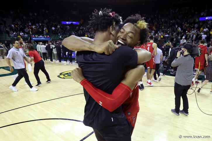 Texas Tech upsets No. 1 Baylor, snapping Bears' 21-game win streak