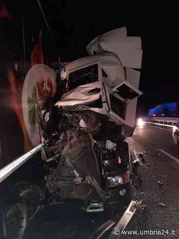 Orvieto, camion centra un altro mezzo pesante fermo lungo la corsia di emergenza dell’A1: un ferito - Umbria 24 News