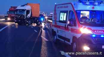Scontro fra camion in A21 all'alba, traffico bloccato - piacenzasera.it - piacenzasera.it