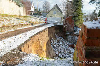 Chemnitz: Plötzlicher Erdrutsch! Straße in Mittelsachsen sackt metertief ab - TAG24