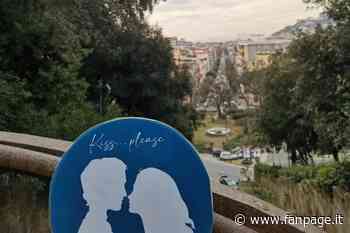 A Napoli la prima via dell’amore: “obbligo di baciarsi” sul Belvedere a Capodimonte - Fanpage.it