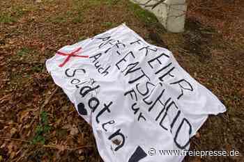 Warum vor der Kaserne in Frankenberg Kerzen stehen - Freie Presse