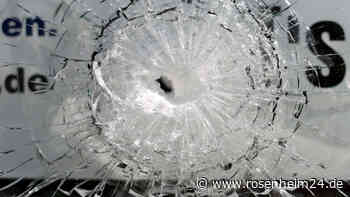 Schaufensterscheibe in der Bernauer Straße in Prien beschädigt