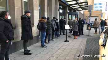 "Stau" vor dem Ausländeramt in Aachen - WDR Nachrichten