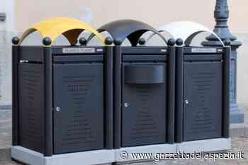 Sarzana, operazione decoro: iniziata messa in opera di 190 cestini gettacarte e altri raccoglitori - Gazzetta della Spezia e Provincia