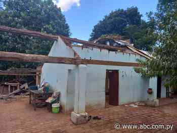 Fuertes vientos y lluvia deja sin techo viviendas de Acahay - ABC Color