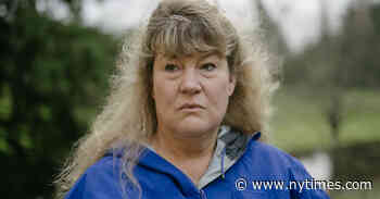 For Retail Workers, Omicron’s Impact Isn’t Just About Health - The New York Times