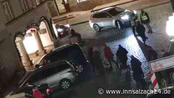 Es drohen auch Geldbußen: Landratsamt Mühldorf prüft Maßnahmen gegen „Spaziergänger“