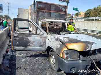 Se incendió una camioneta cuando circulaba sobre a la autopista a Zapotlanejo, a la altura de arroyo del medio en Tonalá - Líder Informativo