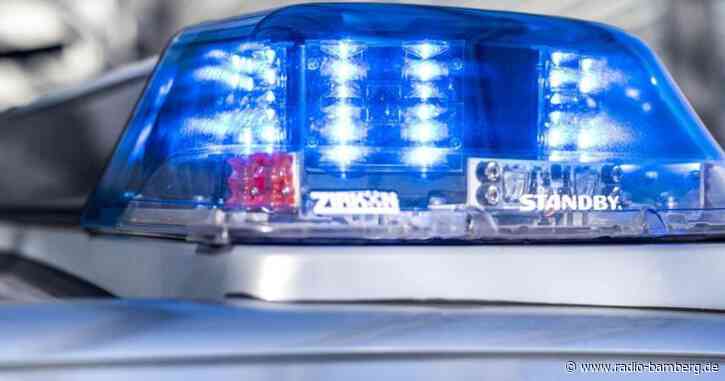 Schleuser flüchtet mit Insassen vor Polizei: Schwerer Unfall