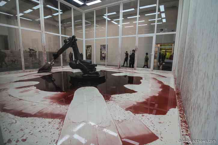 ‘Me Watching Y’all Cry Over a Robot Scooping Red Paint’: Sun Yuan and Peng Yu Installation Becomes Bizarre Viral Hit on Social Media