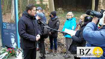 OB Kornblum weiht nach Brandanschlag neue Info-Stele ein