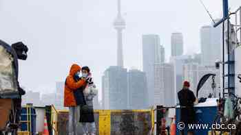 More people leaving Toronto, Montreal for smaller pastures as pandemic hastens urban exodus