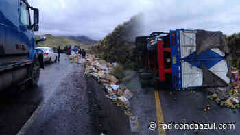 Camión de frutas sufre accidente de tránsito en la vía Juliaca -Arequipa - Radio Onda Azul