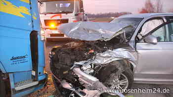 Heftiger Frontalzusammenstoß zwischen Lkw und Auto auf der St2079 bei Griesstätt