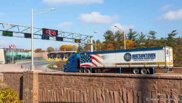 Unvaccinated Canadian truckers will have to quarantine under new mandate, feds say