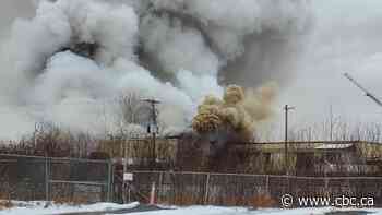 Explosion, major fire in south Ottawa sends 2 to hospital