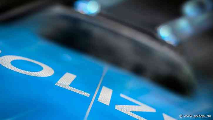 Fahrgast mit ungewöhnlichem Gepäck: Mutmaßlicher Einbrecher in Siegen nach Taxifahrt mit Tresor festgenommen - DER SPIEGEL