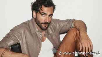 Marco Mengoni, spunta la verità sul fidanzato: coinvolto il collega - TrendingNews.it