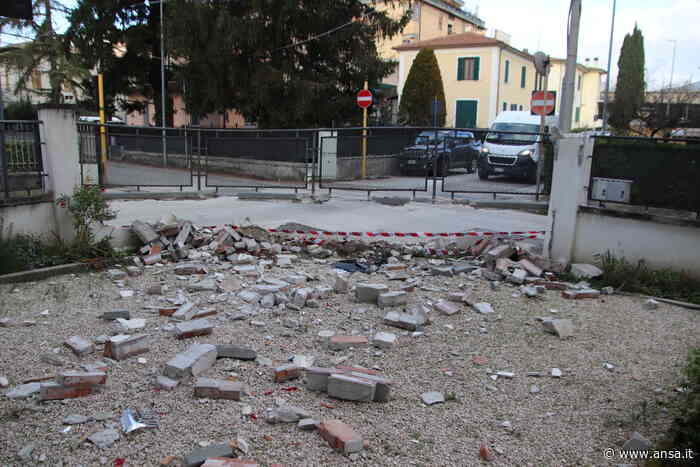 A Foligno muretto "attrae" le auto, abbattuto a ripetizione - Agenzia ANSA