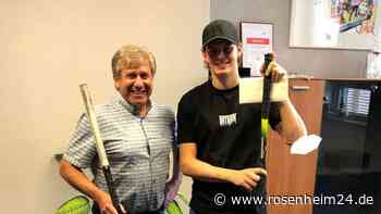 Gemeinde versteigert Eishockeyschläger von Lukas Reichel