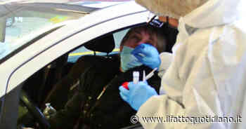 A Gallarate più di 3 ore di coda per un tampone. Persone in fila esasperate: “Niente indicazioni” - Il Fatto Quotidiano